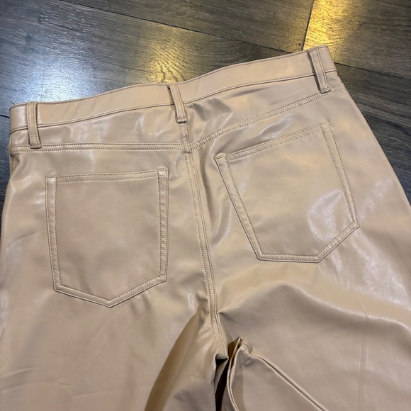 Abercrombie & Fitch Women 90s Straight Ultra High‎ Rise Faux Leather Pants 16 - Picture 4 of 9